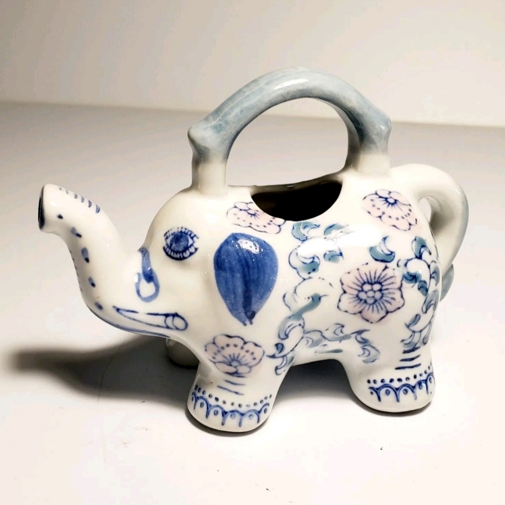 Vintage Pre-owned Chinese Ceramic Elephant Creamer